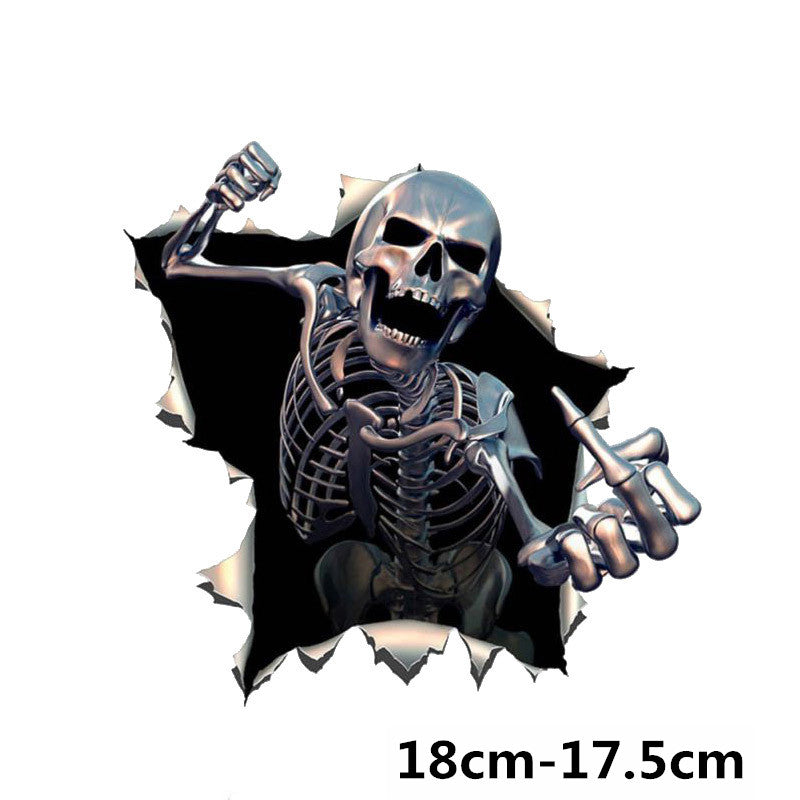 Sticker Tete De Mort Sortant Dun Trou 13x17cm